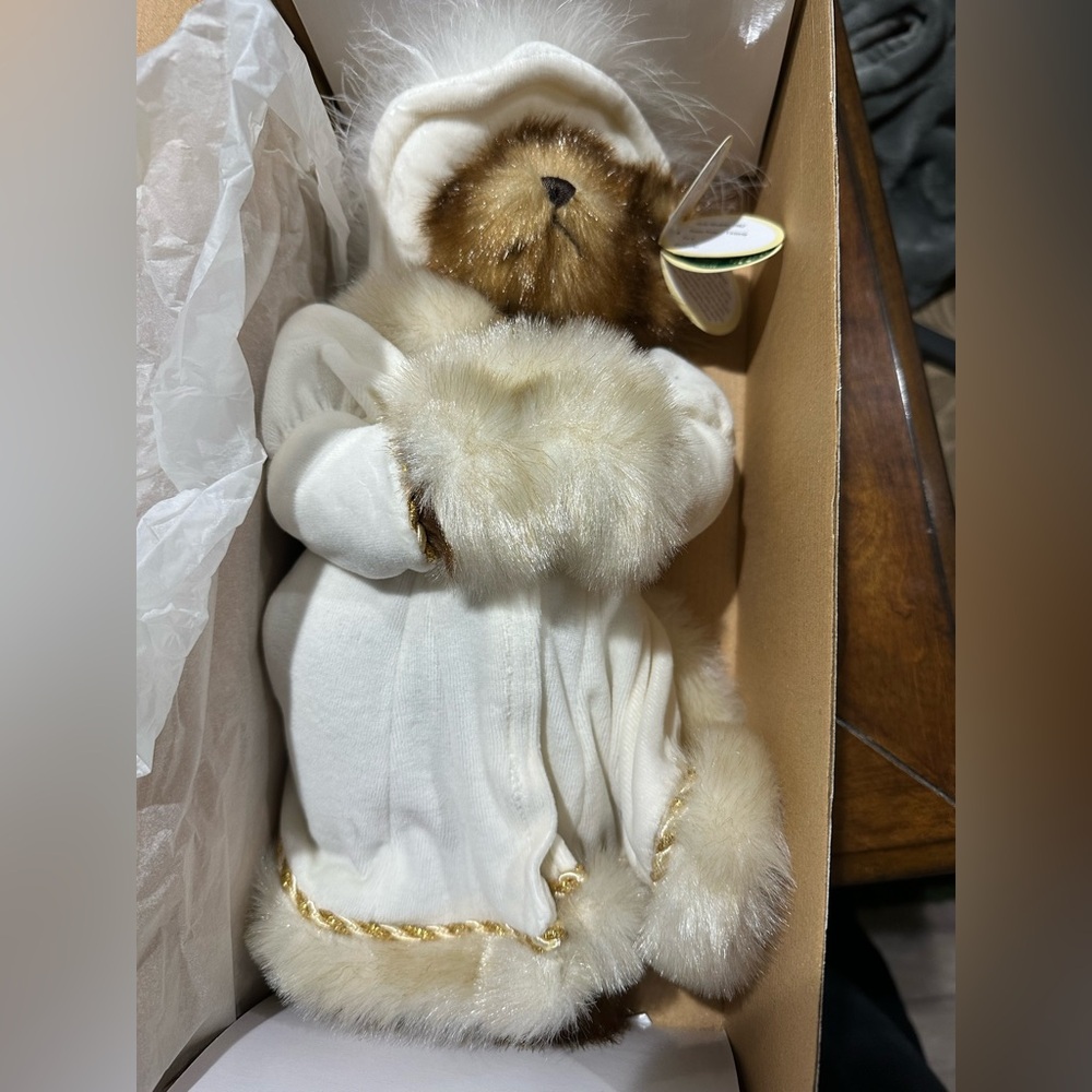 Victoria by The Bearington Collection